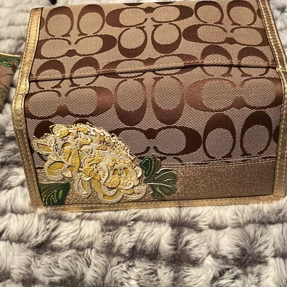 @@RARE FIND!!@@~Vintage 2008.Coach signature stripe floral appliqué wallet - Picture 2 of 11